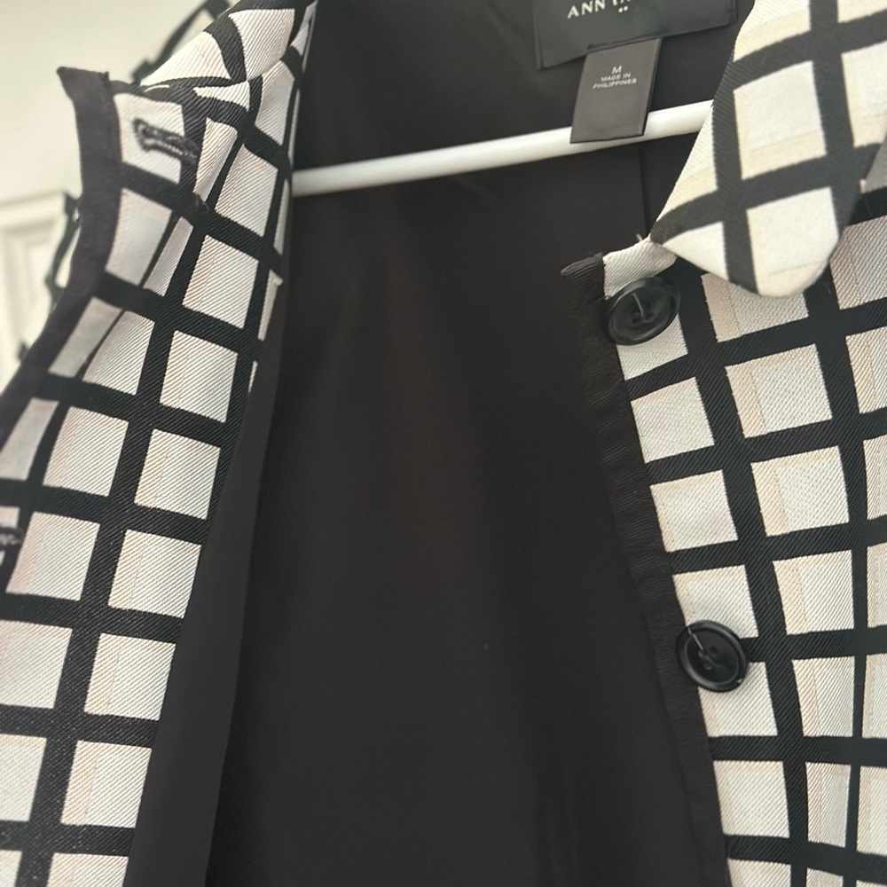 Ann Taylor Top Coat. Women Size Medium. - Picture 6 of 6